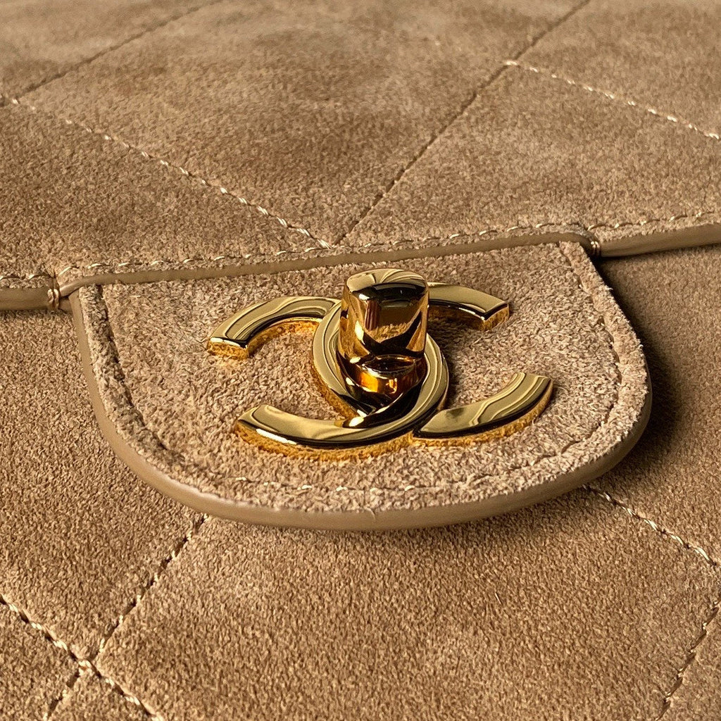 CHANEL 26S CLASSIC FLAP MEDIUM 39 IN LIGHT BROWN QUILTED SUEDE AND CALFSKIN GOLD HARDWARE