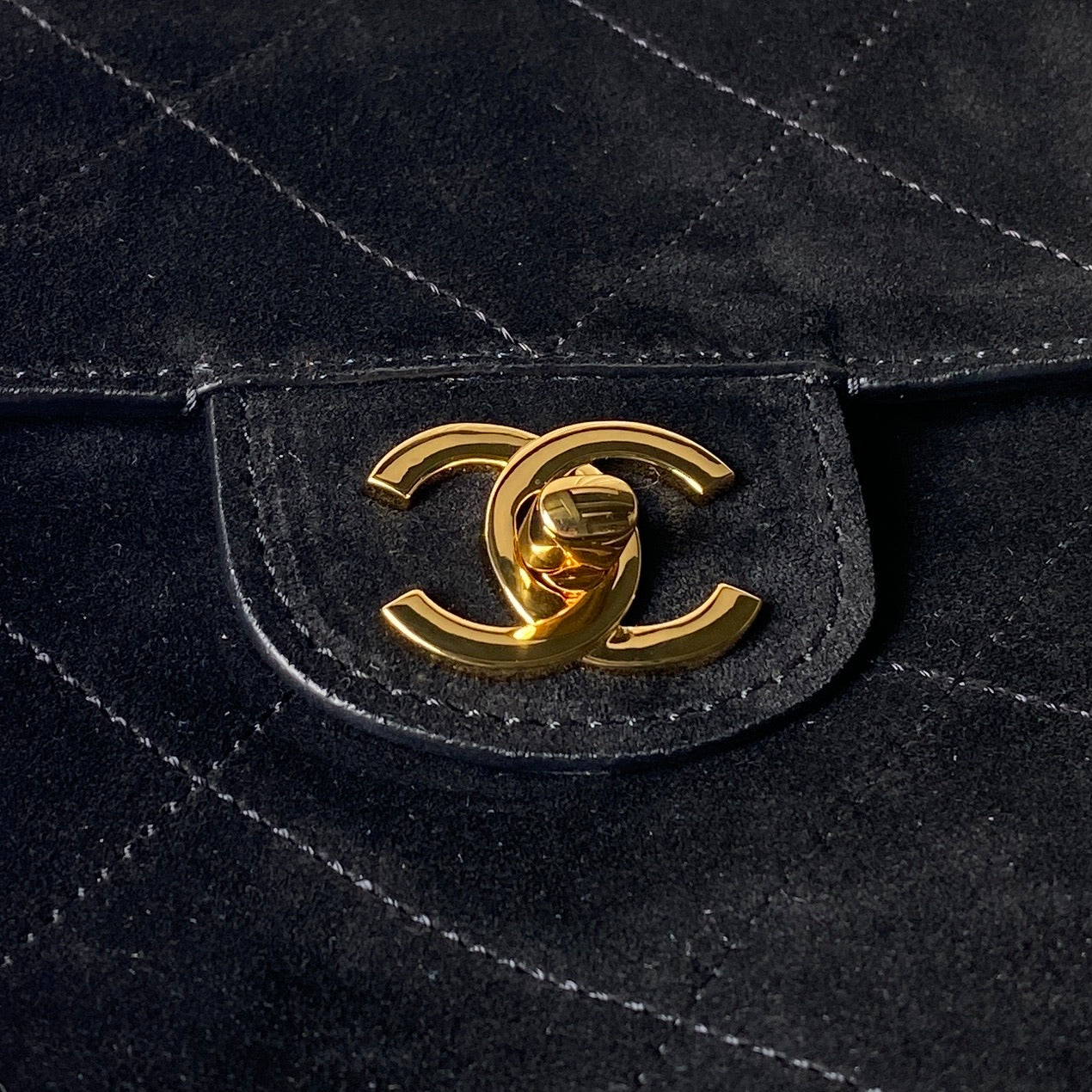 CHANEL 26S CLASSIC FLAP MEDIUM 39 IN BLACK QUILTED SUEDE AND CALFSKIN GOLD HARDWARE