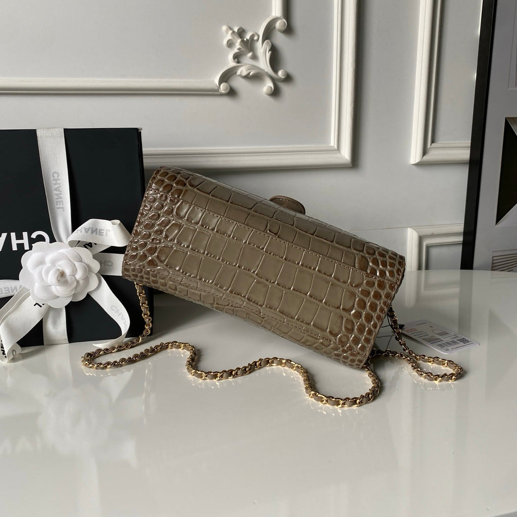 CHANEL 26S BARREL CLUTCH WITH CHAIN 23 IN KHAKI BROWN CROCODILE-EMBOSSED CALFSKIN GOLD HARDWARE