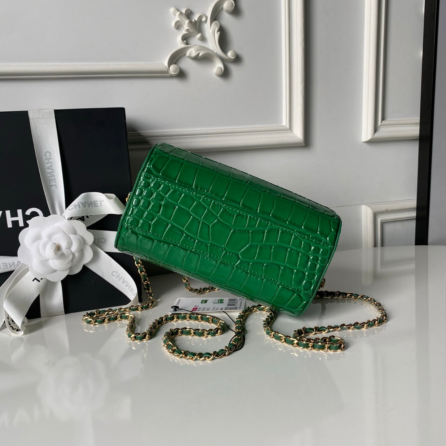 CHANEL 26S MINI TIMELESS CLASSIC BARREL BAG 19 IN GREEN CROCODILE-EMBOSSED PATENT CALFSKIN GOLD HARDWARE