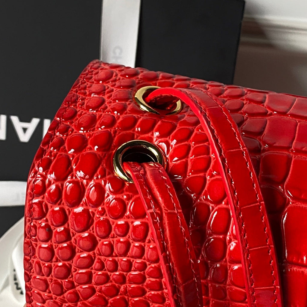 CHANEL 26S CC LOGO SHOULDER BAG 32 IN DARK RED CROCODILE-EMBOSSED CALFSKIN GOLD HARDWARE