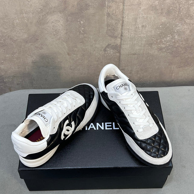 CHANEL 26S SNEAKERS IN BLACK AND WHITE QUILTED CALFSKIN CC LOGO