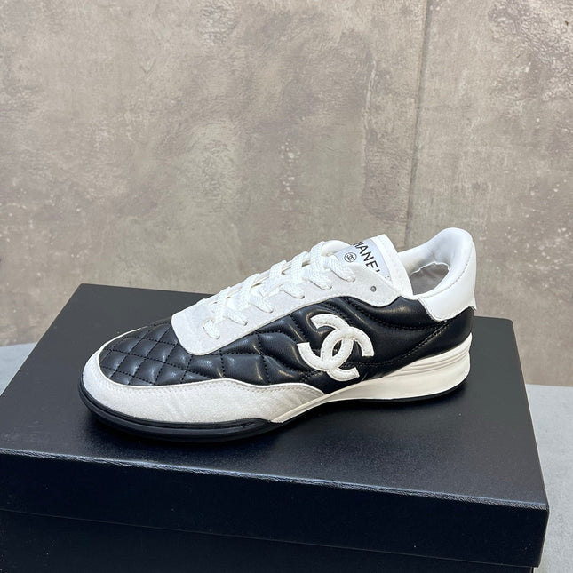 CHANEL 26S SNEAKERS IN BLACK AND WHITE QUILTED CALFSKIN CC LOGO