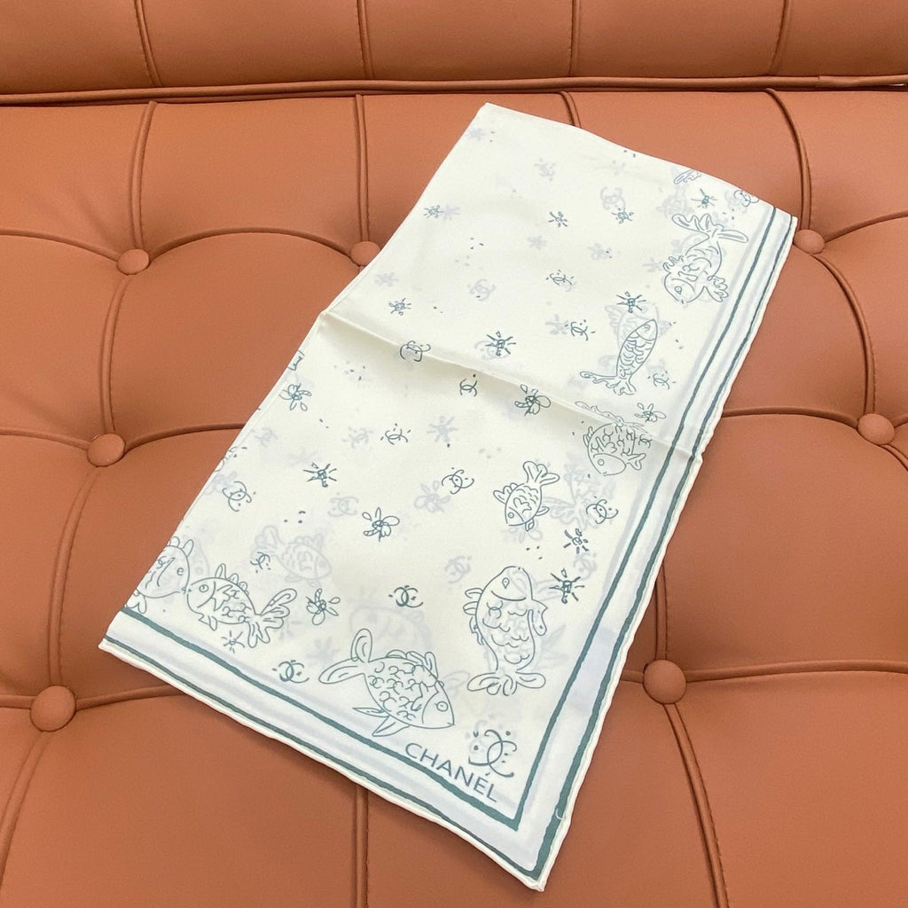 CHANEL 25S SCARF 90 IN SILK 703706
