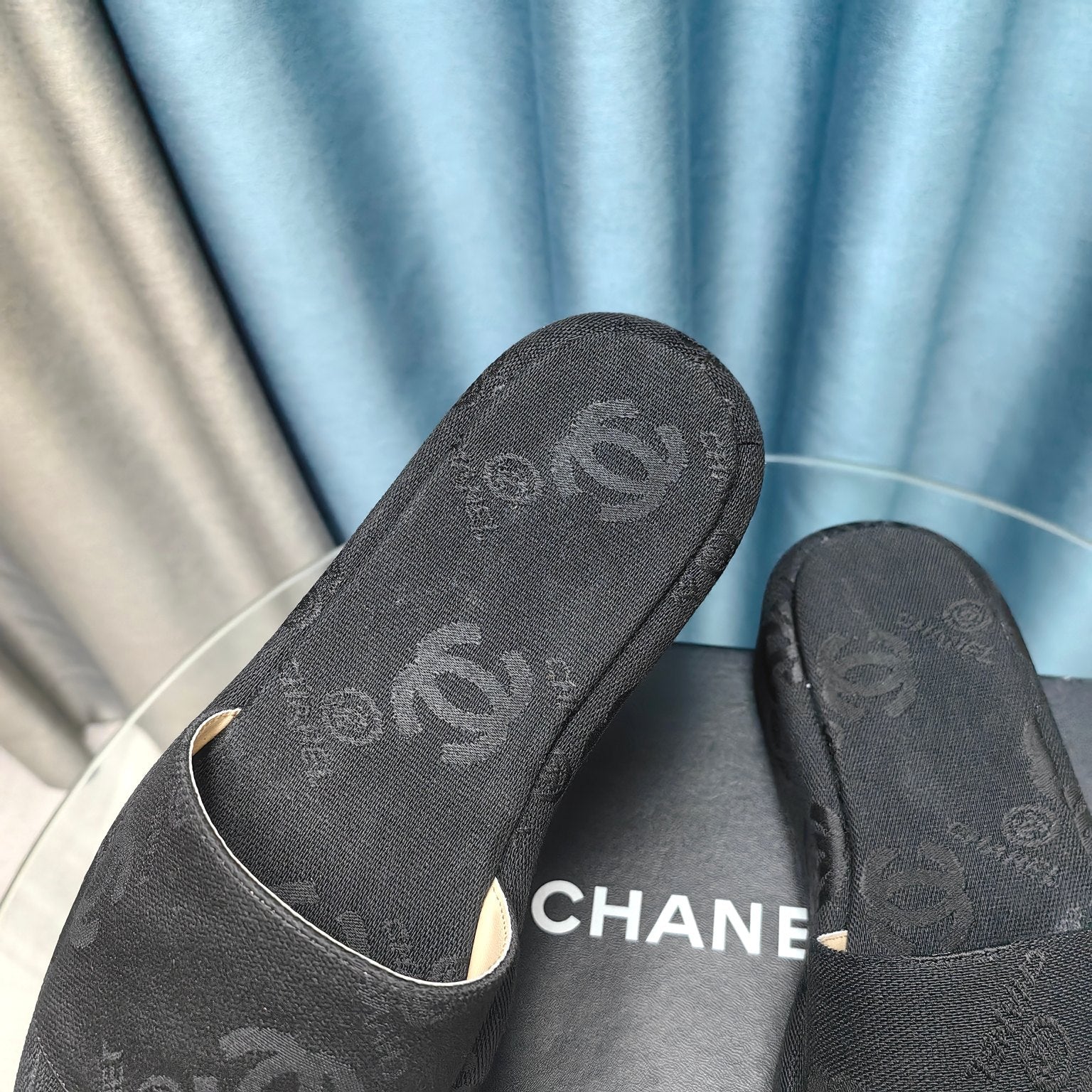 THICK-SOLE SLIPPERS BLACK SATIN