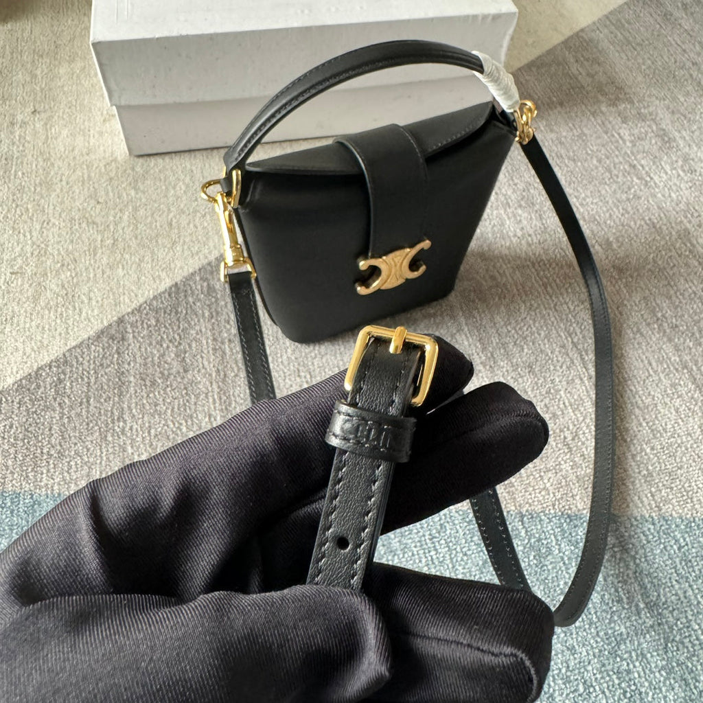 BUCKET MINI 13.5 TRIOMPHE BLACK IN SMOOTH CALFSKIN