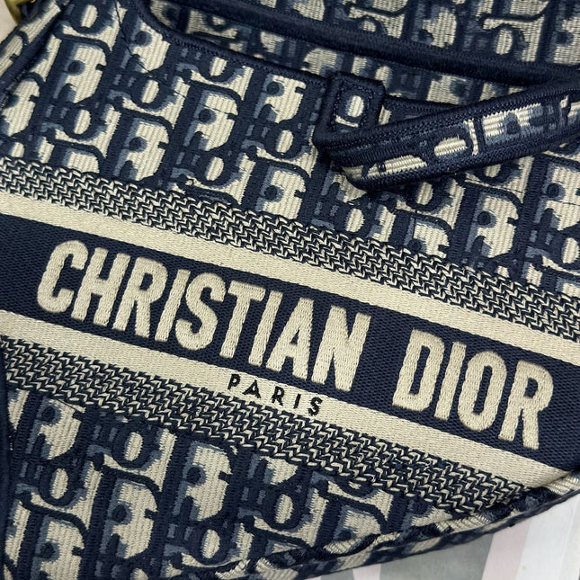 DIOR 26S SADDLE BAG 25 IN NAVY BLUE AND WHITE OBLIQUE JACQUARD