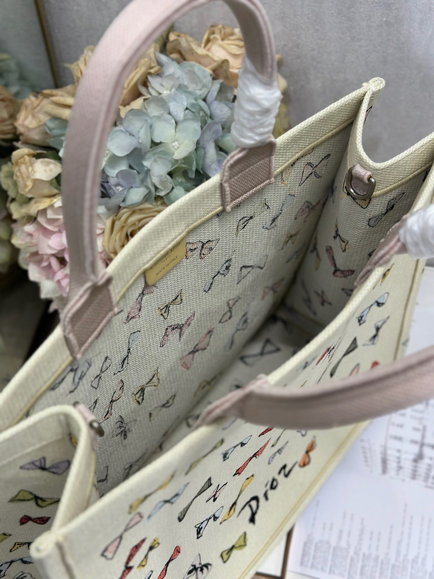DIOR 26S LARGE BOOK TOTE 42 BEIGE WHITE BOW PRINT WOVEN FABRIC