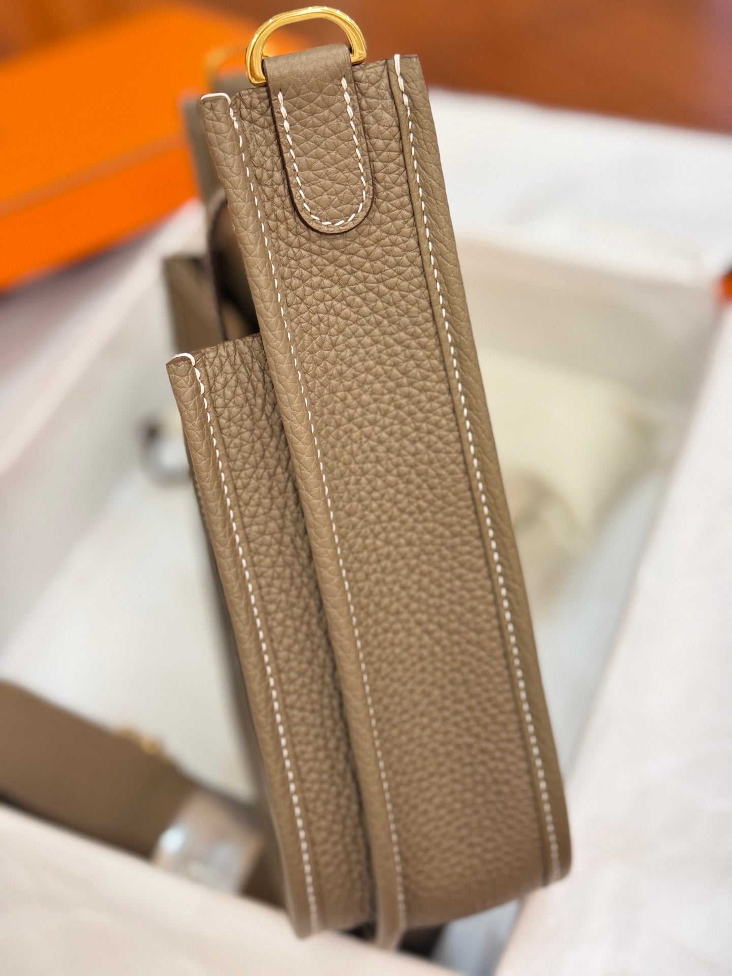 HM 26S EVELYNE BAG 23CM IN LIGHT BROWN GRAINED CALFSKIN