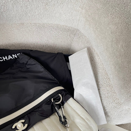 CHANEL 26S DRAWSTRING BACKPACK 44 IN BLACK AND WHITE NYLON GOLD HARDWARE