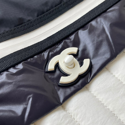 CHANEL 26S DRAWSTRING BACKPACK 44 IN BLACK AND WHITE NYLON GOLD HARDWARE