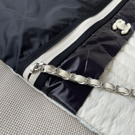 CHANEL 26S DRAWSTRING BACKPACK 44 IN BLACK AND WHITE NYLON GOLD HARDWARE