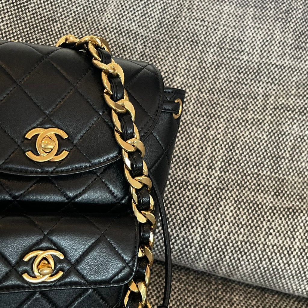 CHANEL 26S BACKPACK WITH FRONT POCKET 21 IN BLACK QUILTED LAMBSKIN GOLD HARDWARE