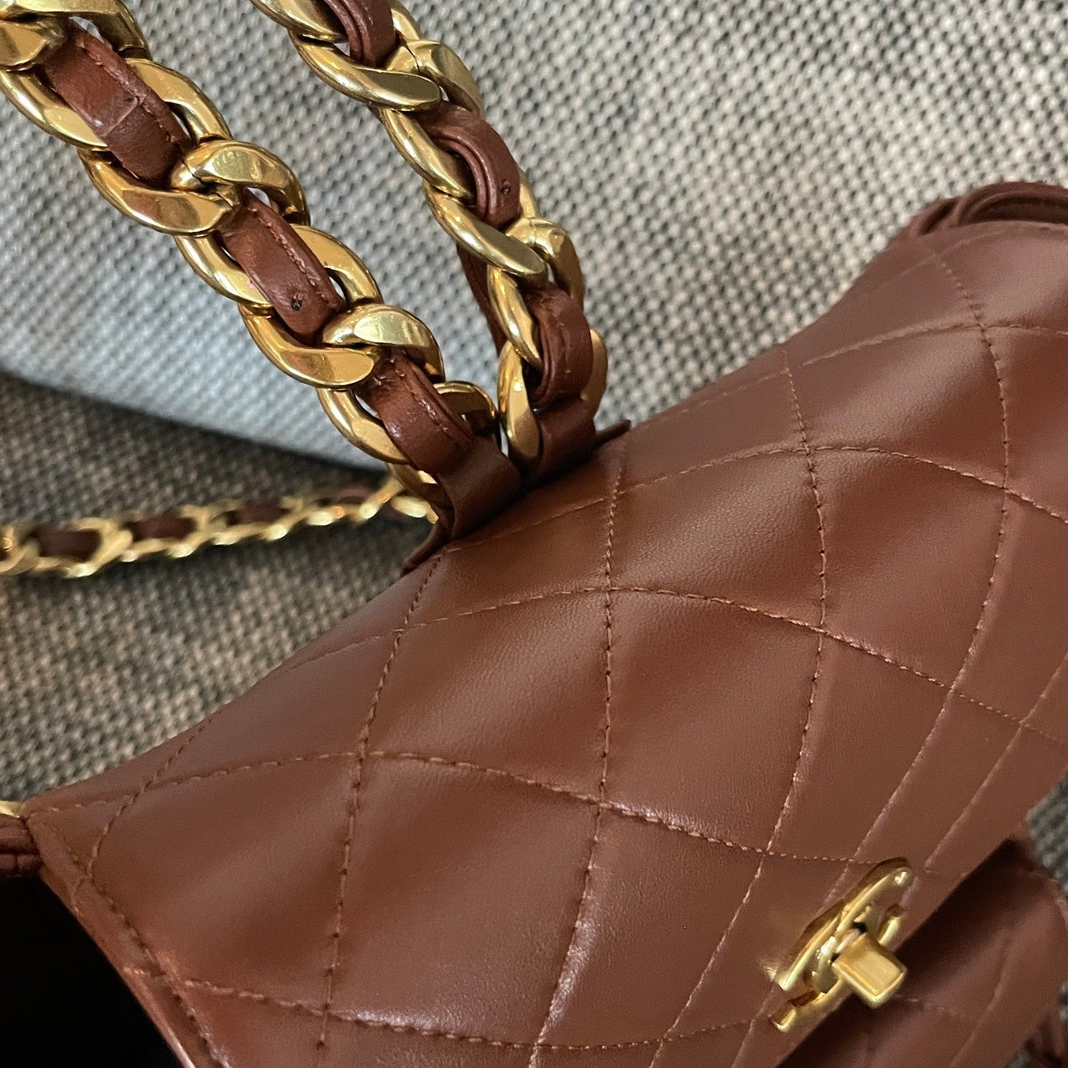 CHANEL 26S BACKPACK WITH FRONT POCKET 21 IN BROWN QUILTED LAMBSKIN GOLD HARDWARE