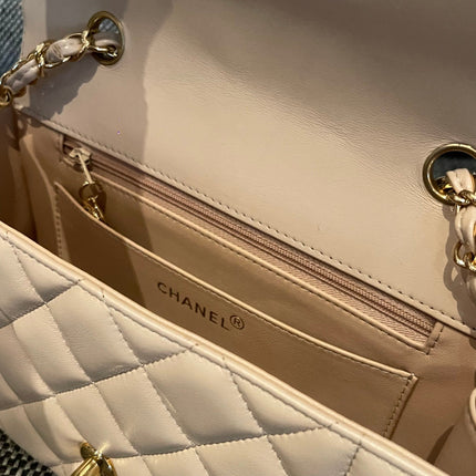 CHANEL 26S FLAP SHOULDER BAG 22 IN BEIGE QUILTED LAMBSKIN GOLD HARDWARE