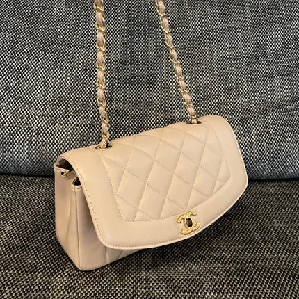 CHANEL 26S FLAP SHOULDER BAG 22 IN BEIGE QUILTED LAMBSKIN GOLD HARDWARE