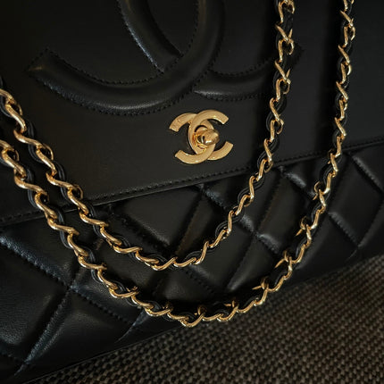 CHANEL 26S LARGE CC LOGO FLAP SHOULDER BAG 33 IN BLACK LAMBSKIN GOLD HARDWARE