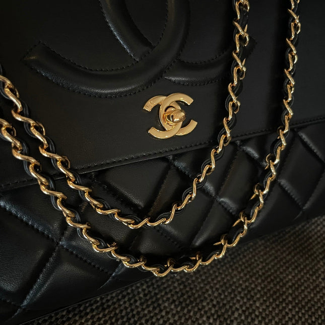 CHANEL 26S LARGE CC LOGO FLAP SHOULDER BAG 33 IN BLACK LAMBSKIN GOLD HARDWARE