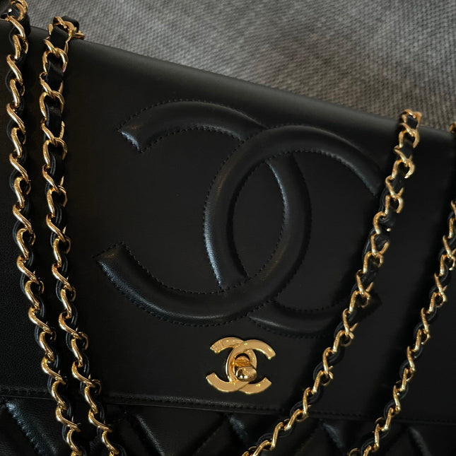 CHANEL 26S LARGE CC LOGO FLAP SHOULDER BAG 33 IN BLACK LAMBSKIN GOLD HARDWARE