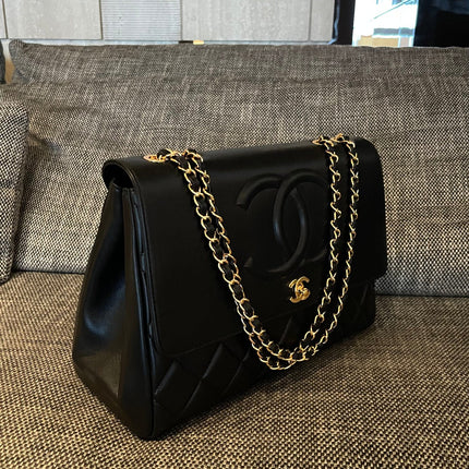 CHANEL 26S LARGE CC LOGO FLAP SHOULDER BAG 33 IN BLACK LAMBSKIN GOLD HARDWARE