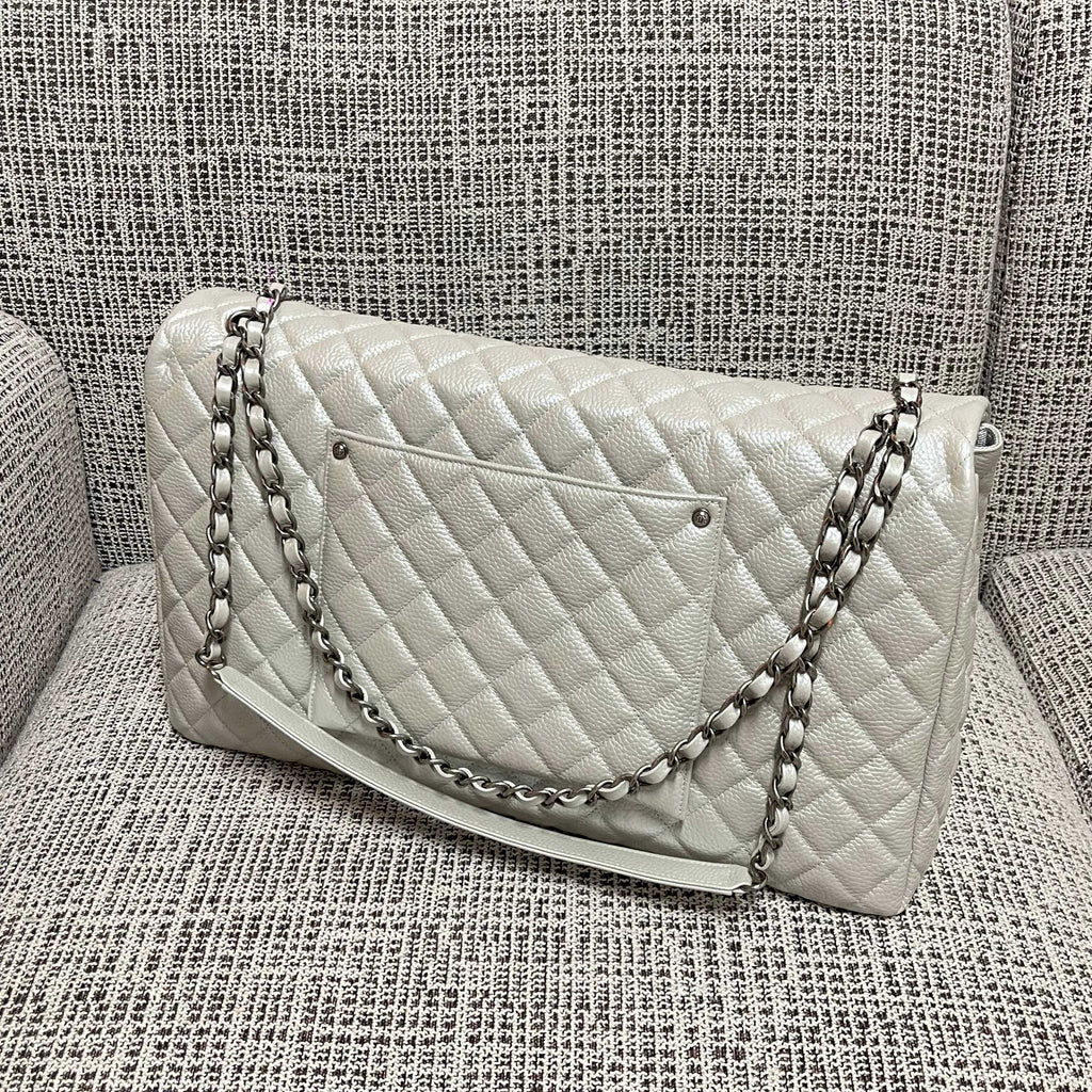 CHANEL 26S CLASSIC JUMBO FLAP BAG 46 IN LIGHT GREY CAVIAR CALFSKIN DARK SILVER HARDWARE