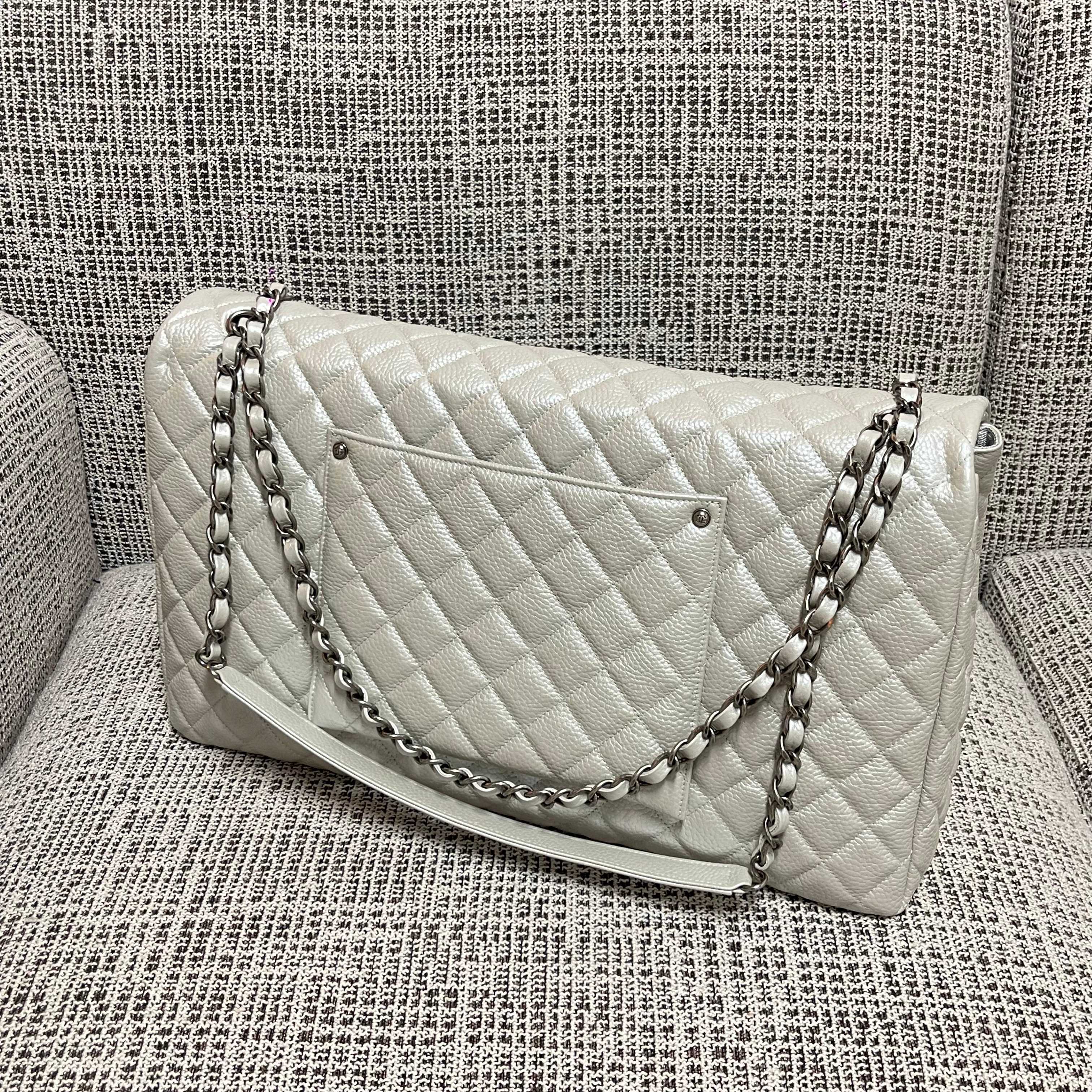 CHANEL 26S CLASSIC JUMBO FLAP BAG 46 IN LIGHT GREY CAVIAR CALFSKIN DARK SILVER HARDWARE