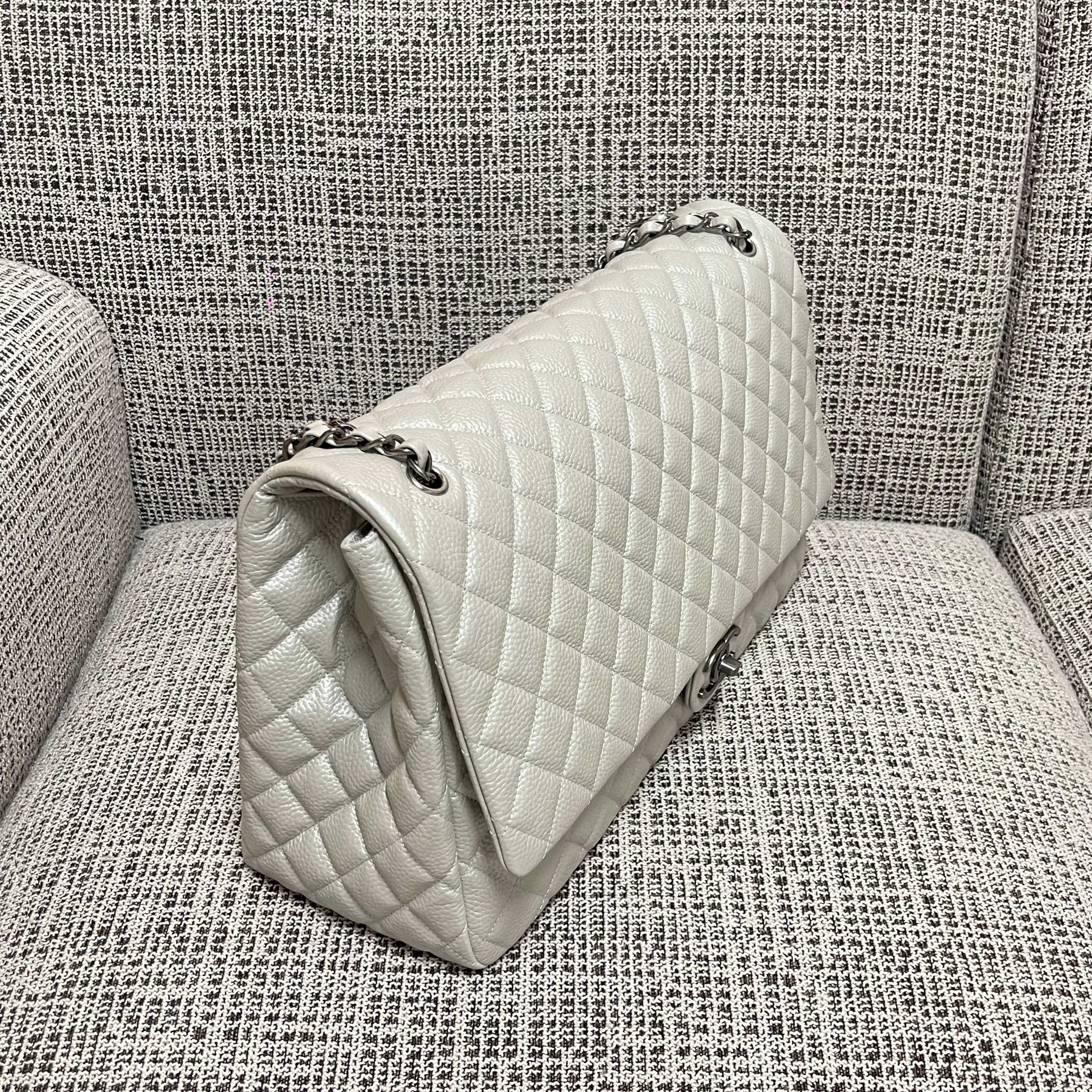 CHANEL 26S CLASSIC JUMBO FLAP BAG 46 IN LIGHT GREY CAVIAR CALFSKIN DARK SILVER HARDWARE