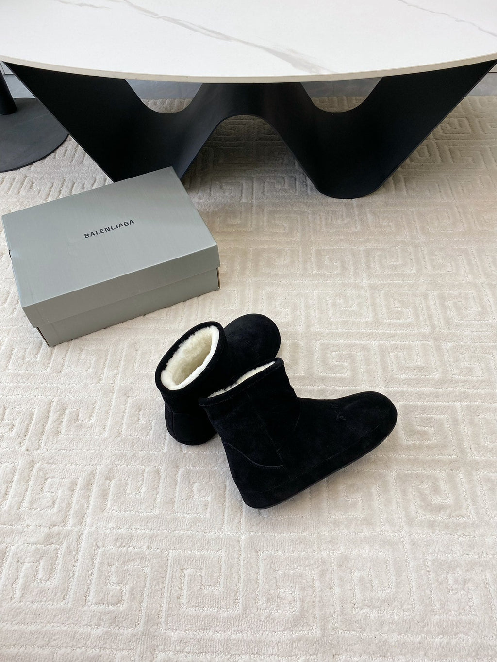 FLAT ANKLE BOOTS IN BLACK SUEDE AND SHEARLING LINING