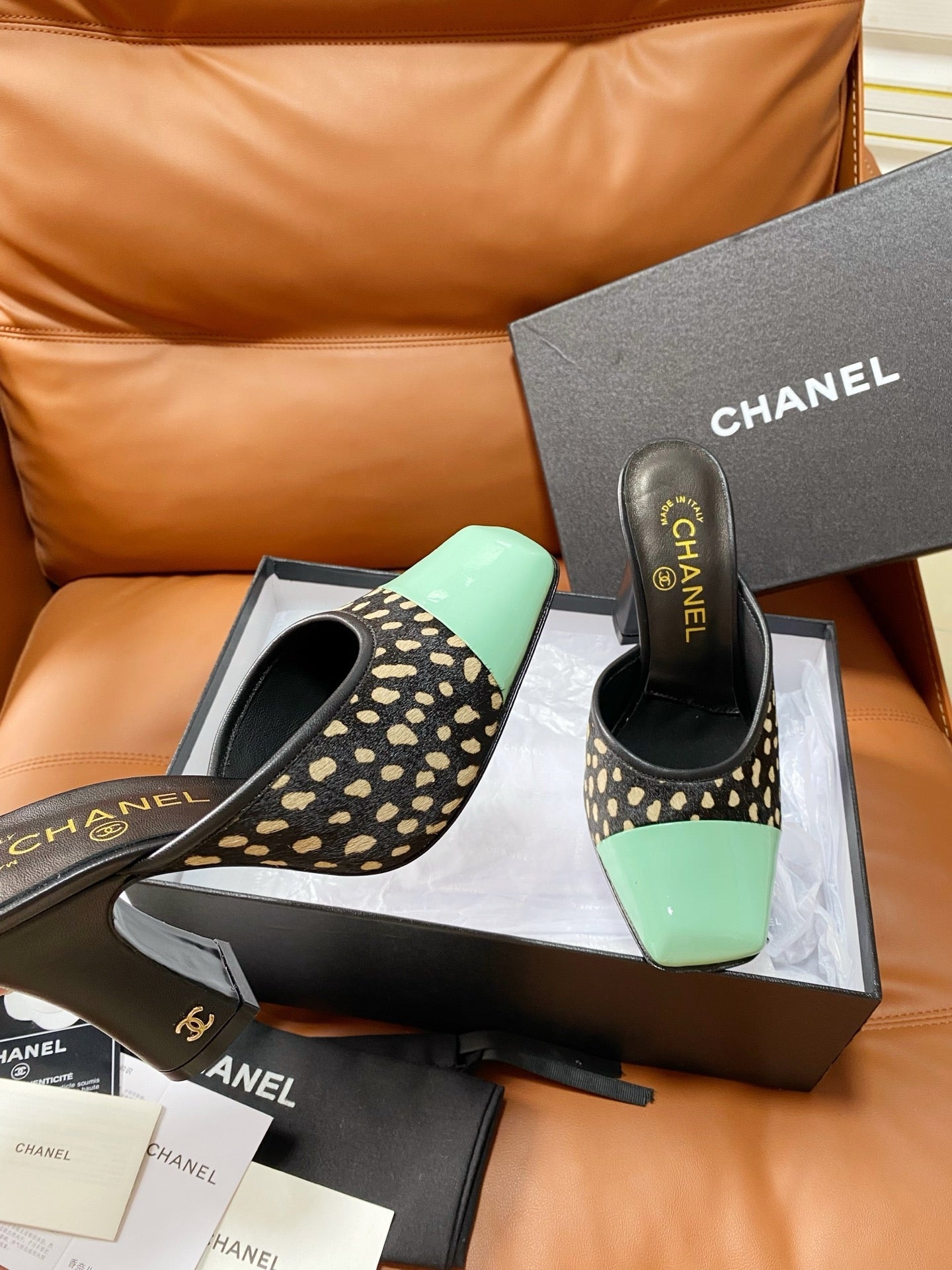CHANEL 26S HIGH-HEEL MULES 90 MM IN PASTEL MINT GREEN LAMBSKIN AND LEOPARD PRINT PONY HAIR