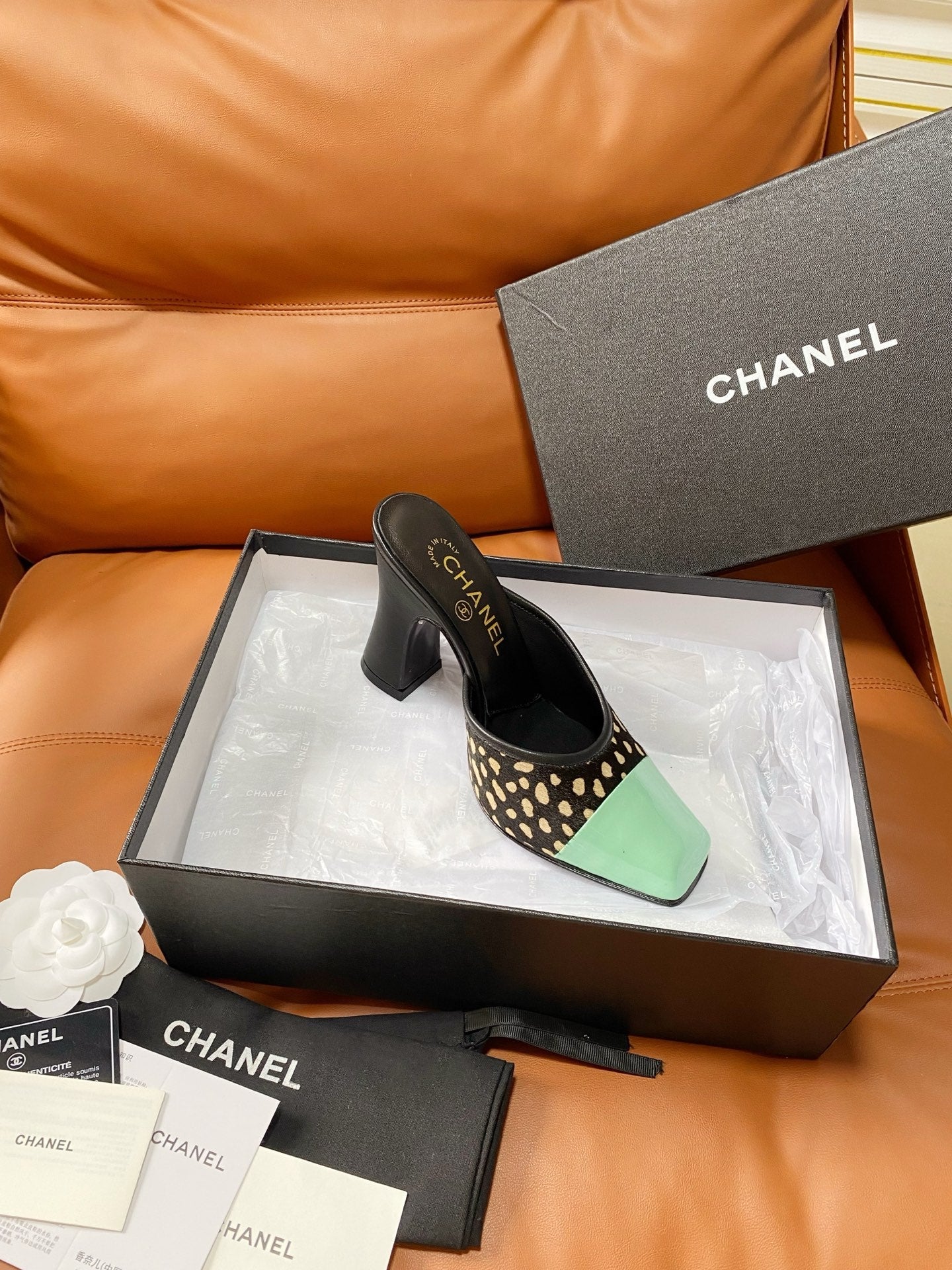 CHANEL 26S HIGH-HEEL MULES 90 MM IN PASTEL MINT GREEN LAMBSKIN AND LEOPARD PRINT PONY HAIR