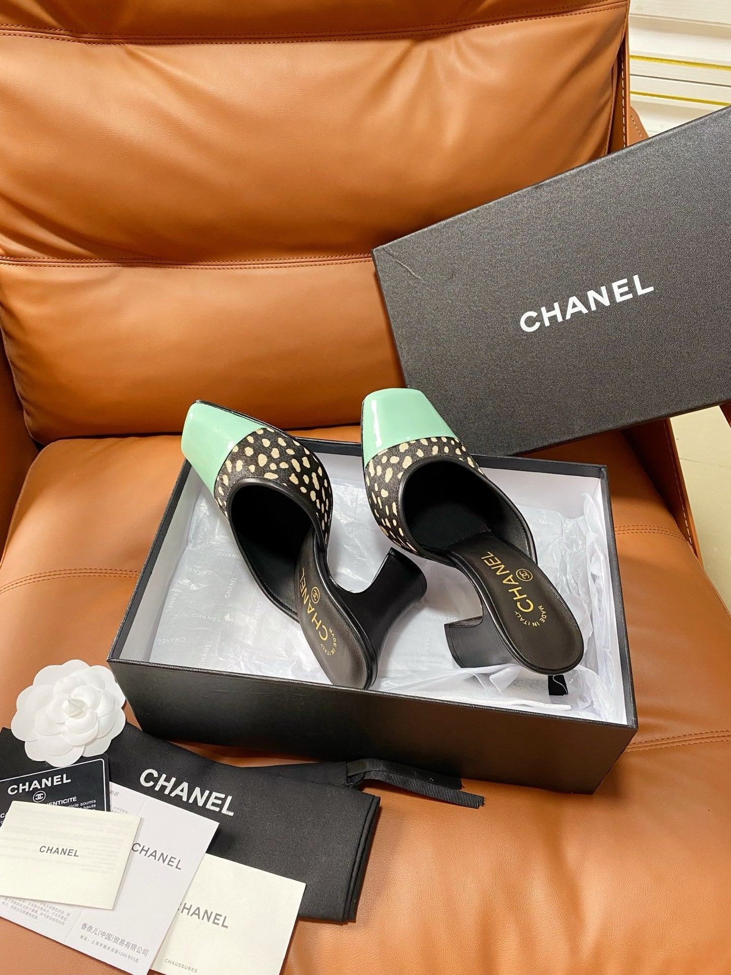 CHANEL 26S HIGH-HEEL MULES 90 MM IN PASTEL MINT GREEN LAMBSKIN AND LEOPARD PRINT PONY HAIR
