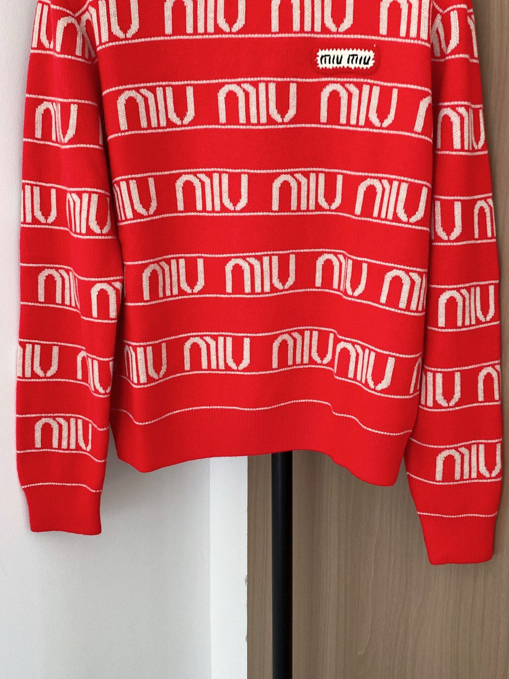 MIUMIU SWEATER STYLE 702