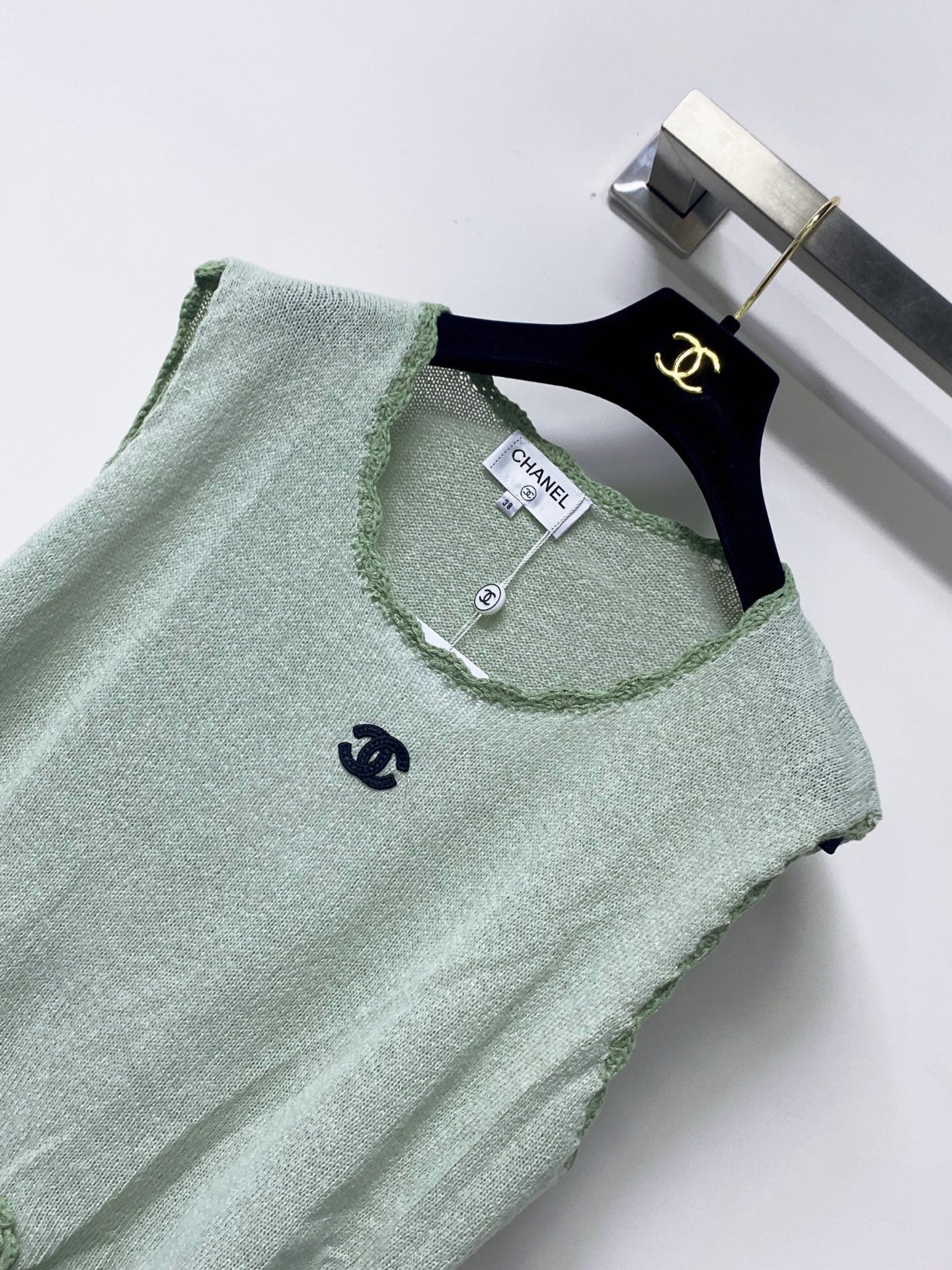 26S TRIM SLEEVELESS KNIT TOP 1642