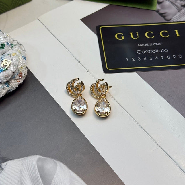 GUCCI 26S INTERLOCKING GG CRYSTAL TEARDROP EARRINGS IN GOLD TONE METAL 621443