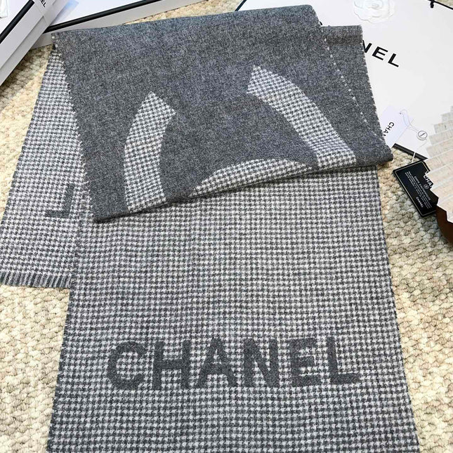 HOUNDSTOOTH SCARF 185 CM IN SHADOW GRAY CASHMERE 393122