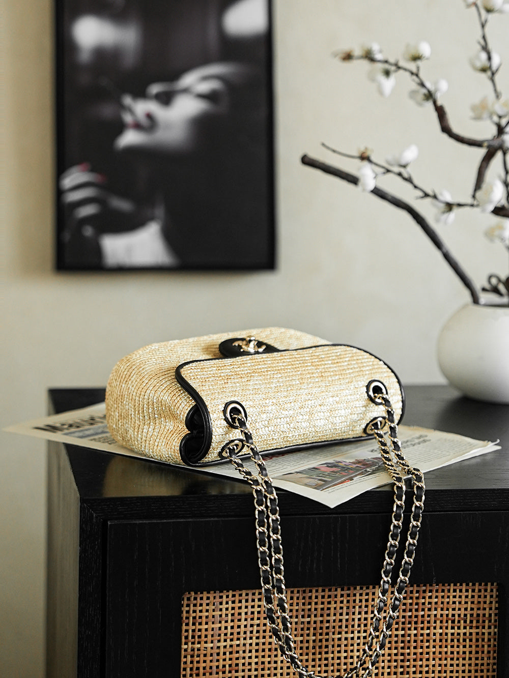 CHANEL 26S CLASSIC FLAP MEDIUM 23 IN NATURAL RAFFIA AND BLACK CALFSKIN GOLD HARDWARE