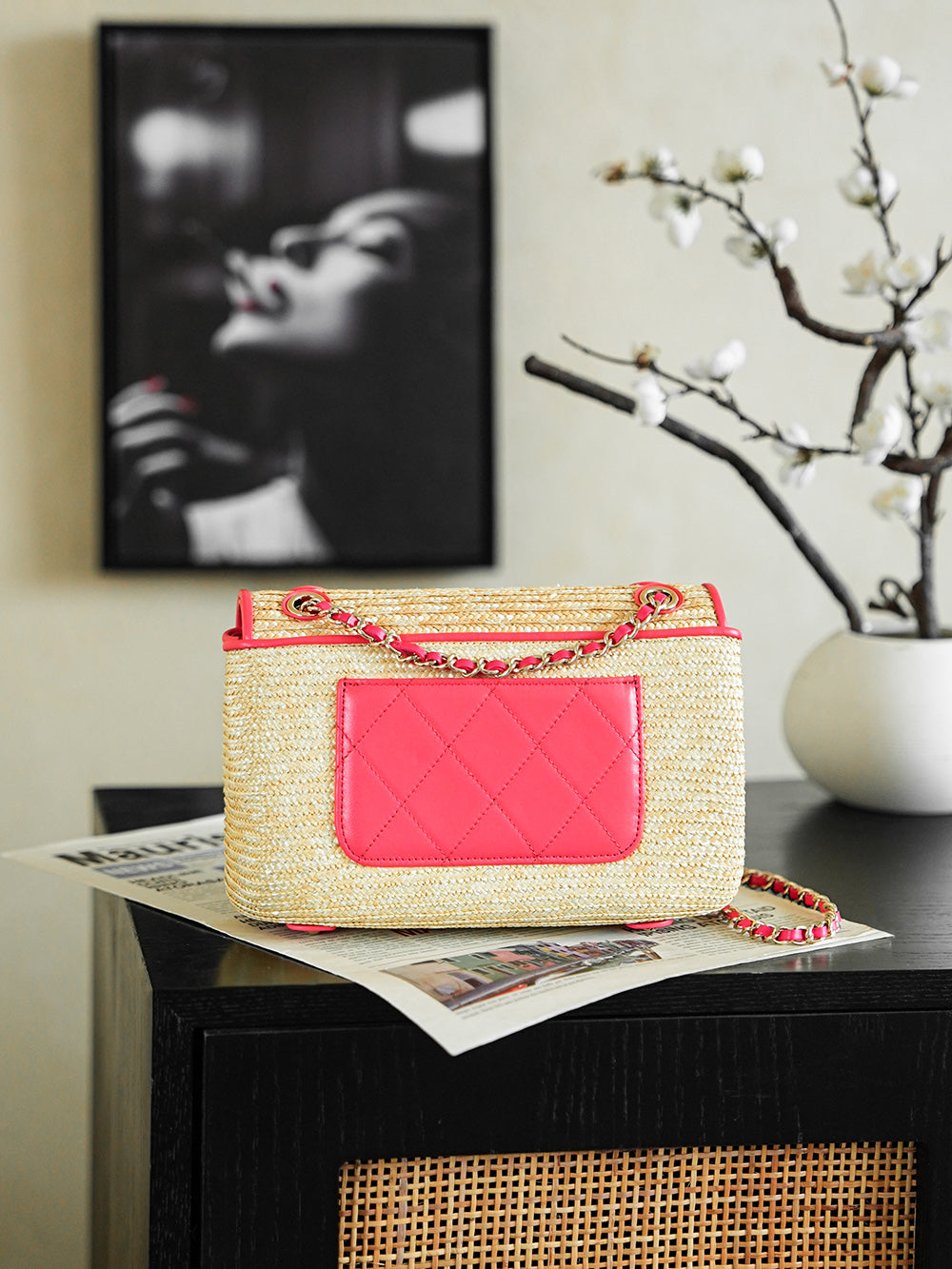 CHANEL 26S CLASSIC FLAP MEDIUM 23 IN NATURAL RAFFIA AND PINK CALFSKIN GOLD HARDWARE
