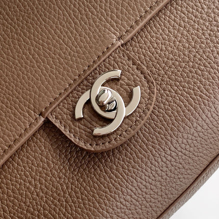 CHANEL 26S SOUPLISSIMO MAXI FLAP MEDIUM 32 IN BROWN GRAINED CALFSKIN SILVER HARDWARE