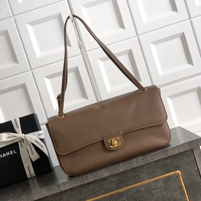 CHANEL 26S SOUPLISSIMO MAXI FLAP MEDIUM 32 IN BROWN GRAINED CALFSKIN GOLD HARDWARE