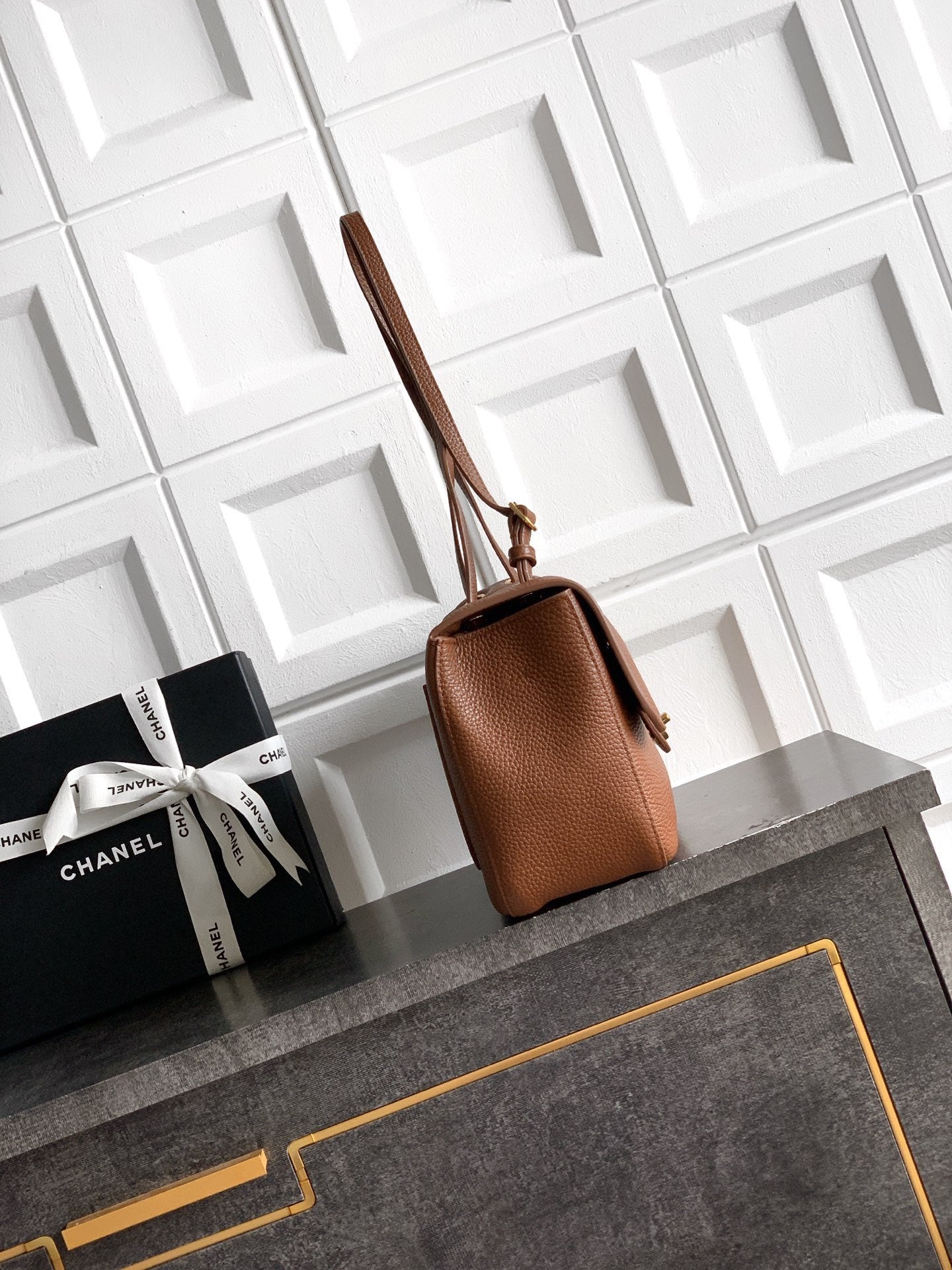 CHANEL 26S SOUPLISSIMO MAXI FLAP MEDIUM 32 IN CARAMEL BROWN GRAINED CALFSKIN GOLD HARDWARE