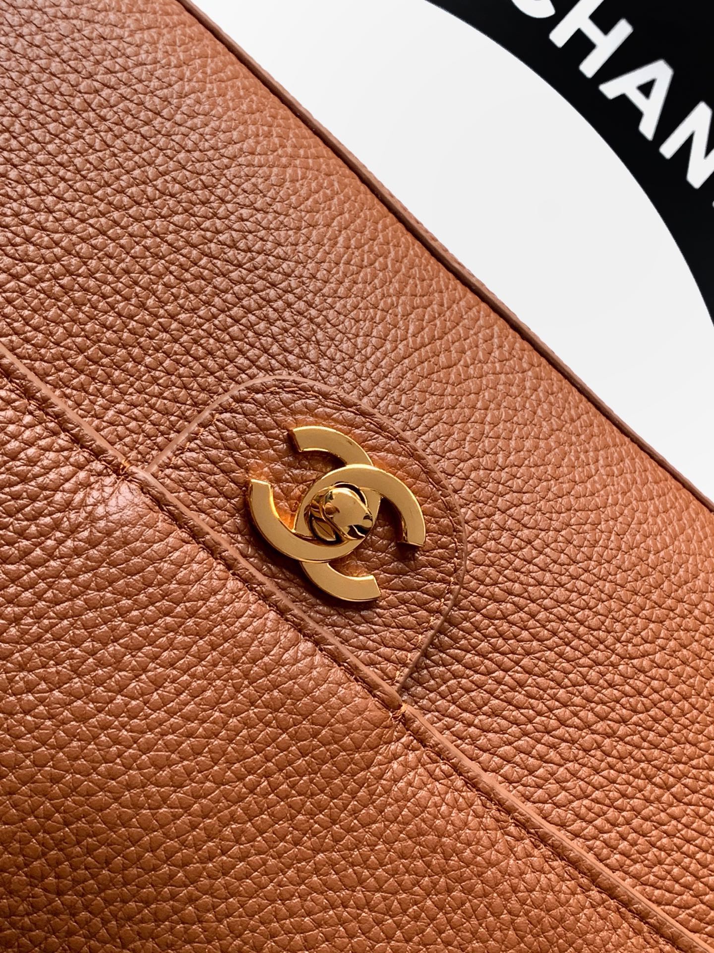 CHANEL 26S SOUPLISSIMO MAXI FLAP MEDIUM 32 IN CARAMEL BROWN GRAINED CALFSKIN GOLD HARDWARE