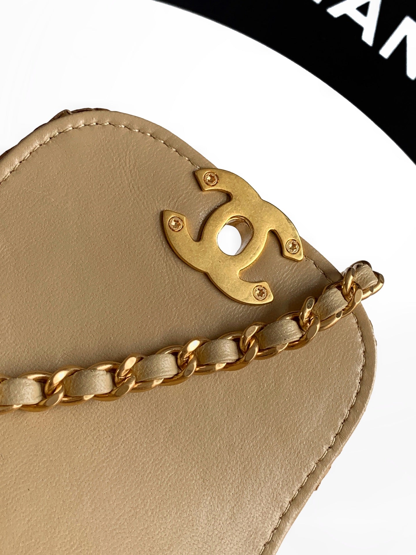 CHANEL 26S TOP HANDLE BAG 19 IN NATURAL RAFFIA AND CALFSKIN GOLD HARDWARE