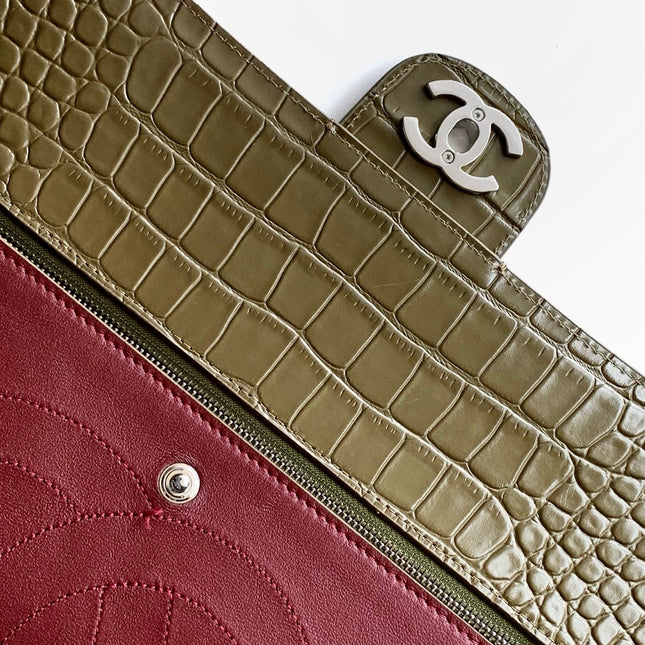 CHANEL 26S SOUPLISSIMO MAXI FLAP 39 IN OLIVE GREEN CROCODILE-EMBOSSED CALFSKIN SILVER HARDWARE