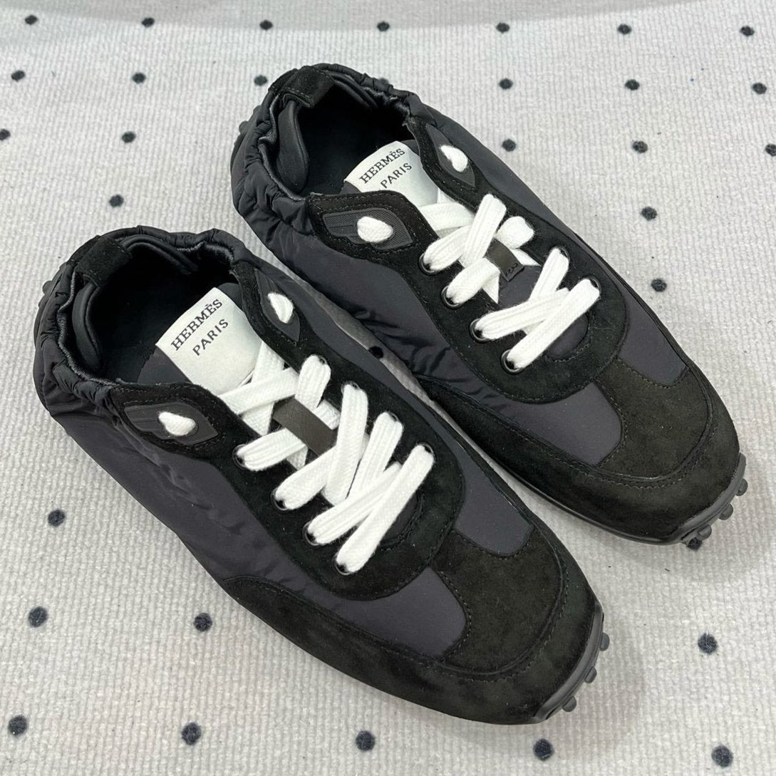 TRAIL SNEAKER IN BLACK SUEDE