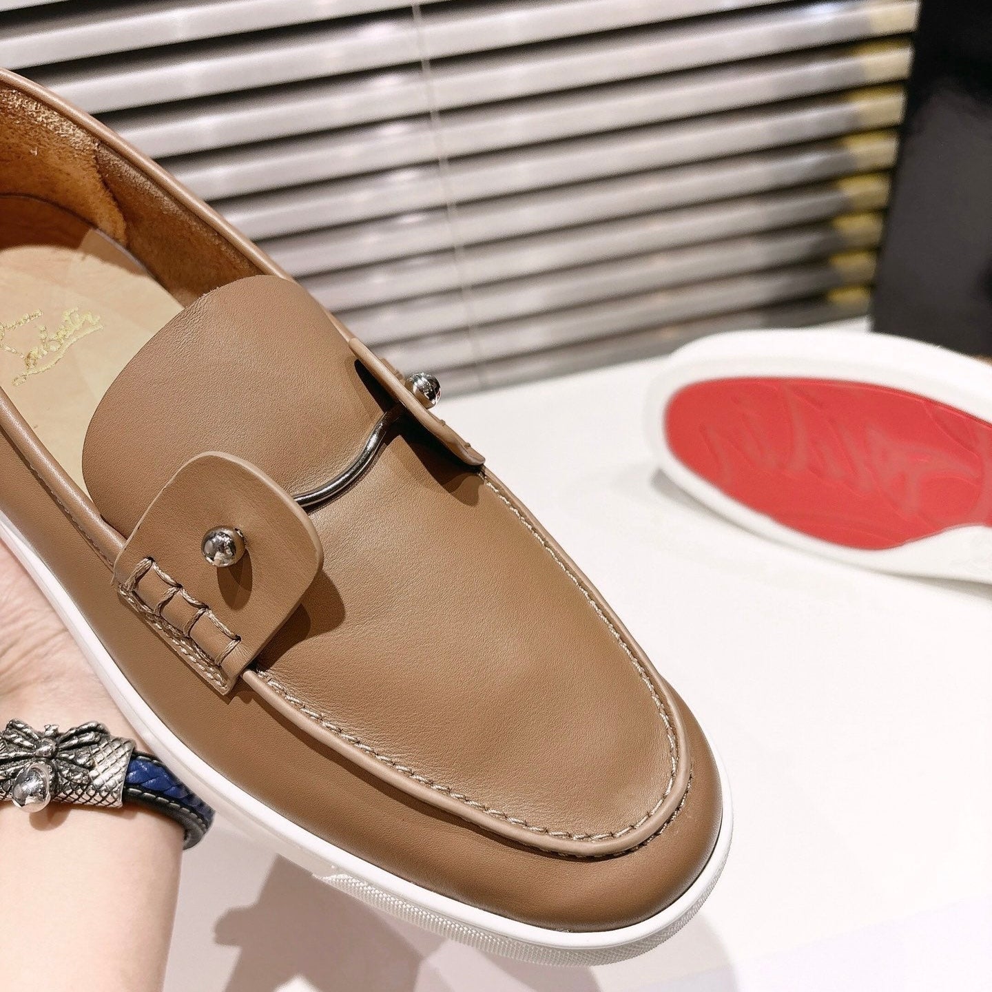 CHAMBELIBOAT REVERSED NUBUCK BOAT SHOES IN PEANUT BROWN SHINY CALFSKIN