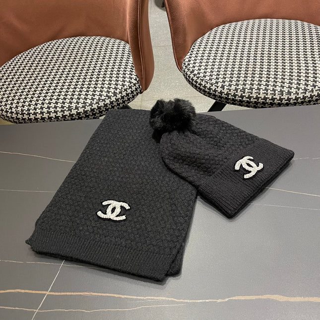 WHITE LOGO BEANIE HAT IN BLACK 875515