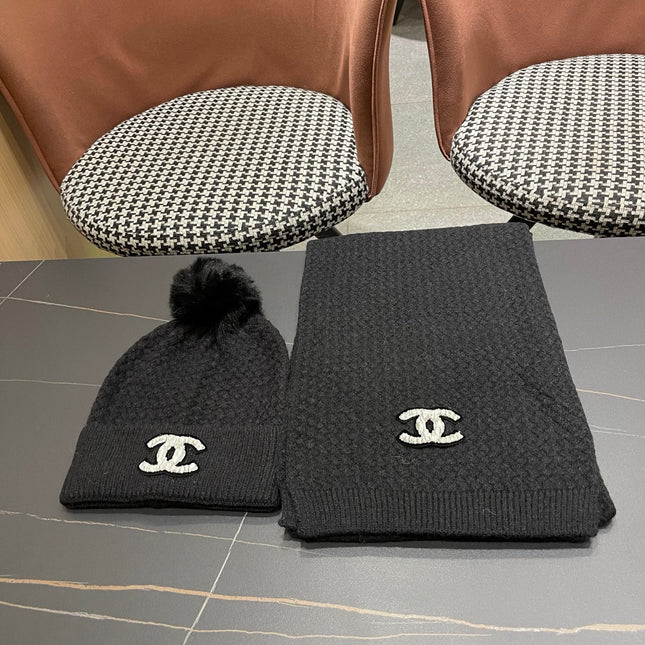 WHITE LOGO BEANIE HAT IN BLACK 875515