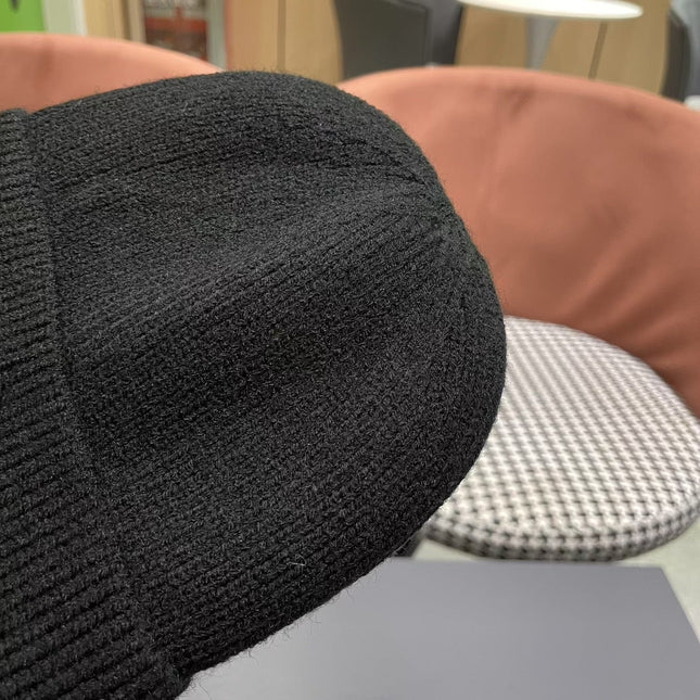 MONCLER BEANIE HAT IN BLACK WOOL 952646