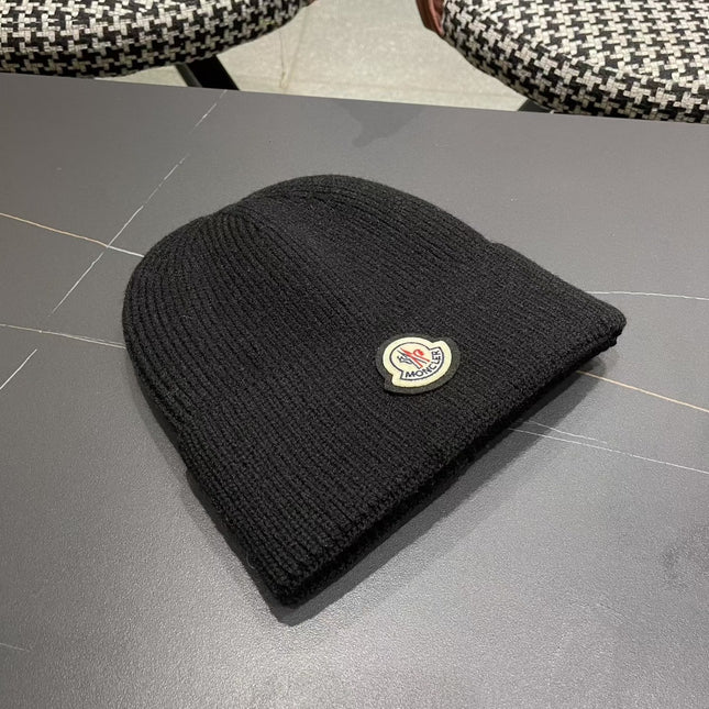 MONCLER BEANIE HAT IN BLACK WOOL 952646