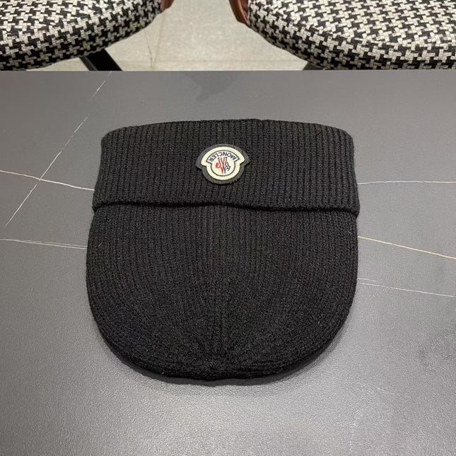MONCLER BEANIE HAT IN BLACK WOOL 952646